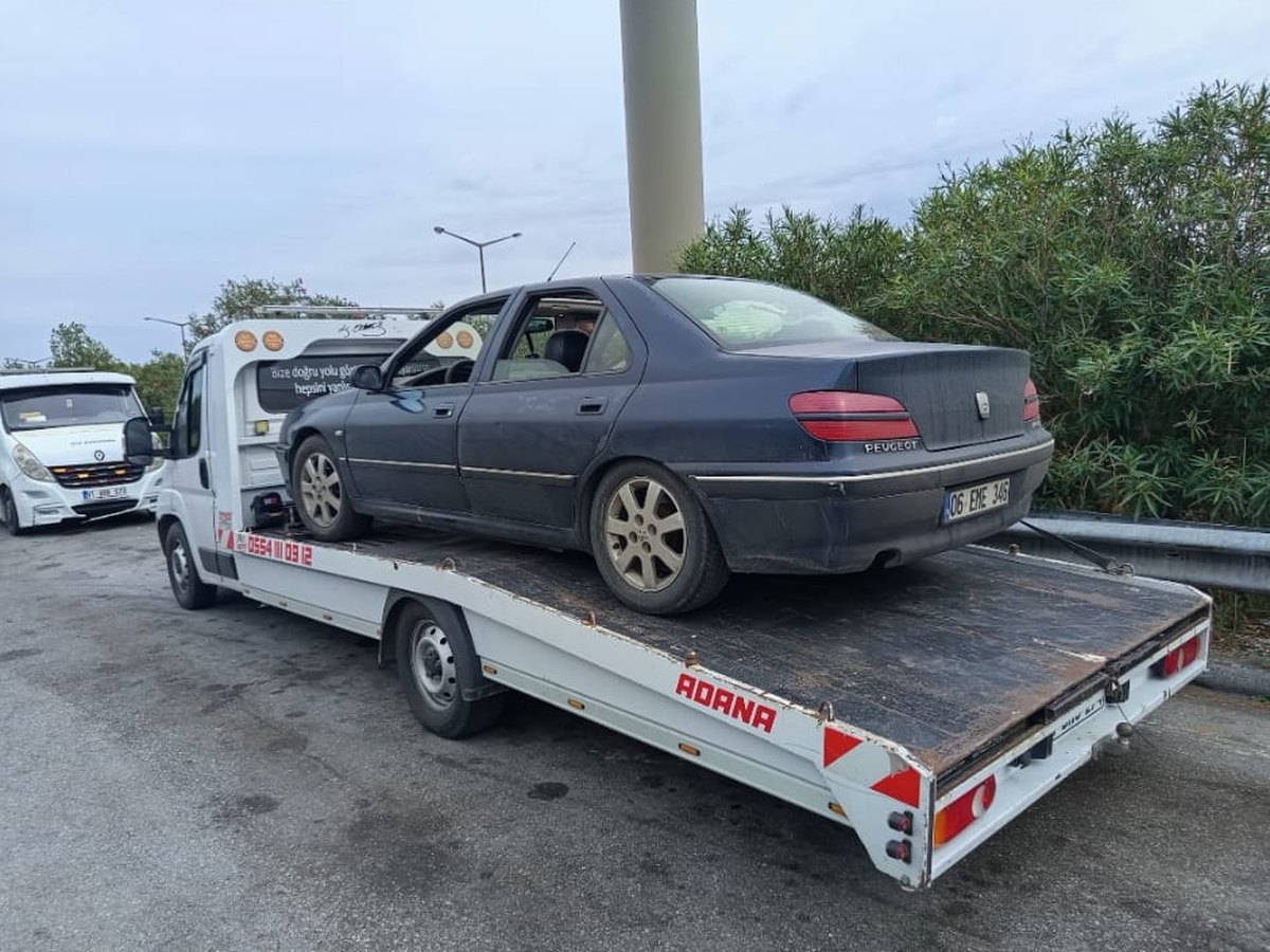 ADANA yazılı oto çekici ile araç taşıma